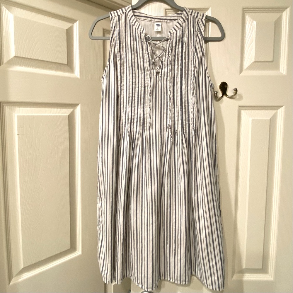 Old Navy Cotton/Rayon Blend Sleeveless Dress - Picture 2 of 9